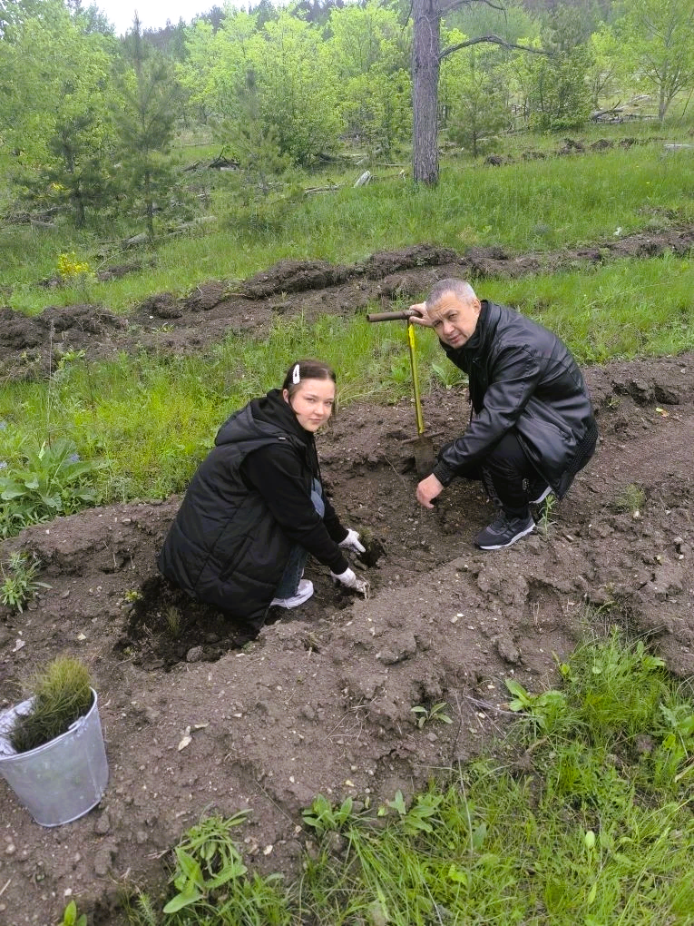 Представители Вавиловского университета — участники патриотической акции «Сад Памяти» Фото 1 Представители Вавиловского университета — участники патриотической акции «Сад Памяти» Фото 1