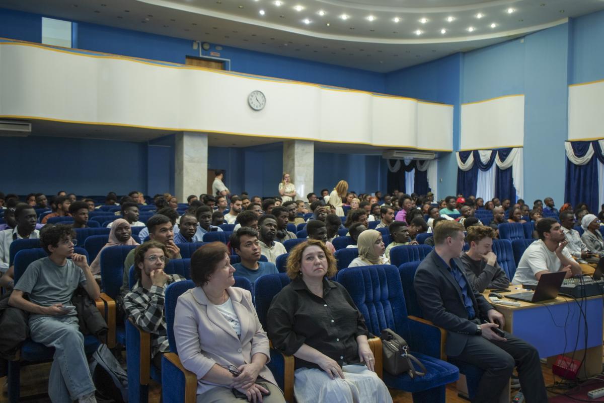 В Вавиловском университете прошло профориентационное собрание для иностранных слушателей