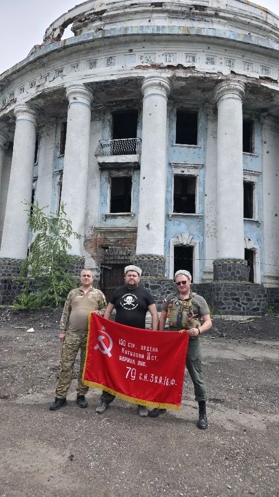Сотрудник Вавиловского университета доставил гуманитарную помощь военнослужащим в зону СВО Фото 8 Сотрудник Вавиловского университета доставил гуманитарную помощь военнослужащим в зону СВО Фото 8