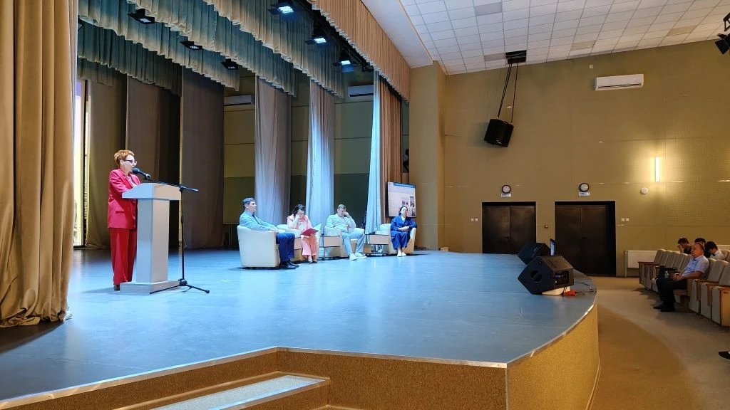 В Красном Куте прошло масштабное районное родительское собрание: взгляд в будущее образования и энергетики Фото 4 В Красном Куте прошло масштабное районное родительское собрание: взгляд в будущее образования и энергетики Фото 4