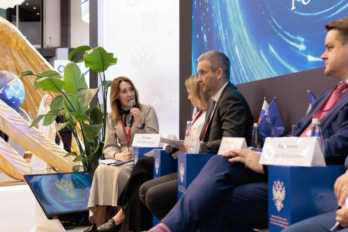 Итоги второго дня ПМЭФ-2026 на стенде Минобрнауки России Фото 5 Итоги второго дня ПМЭФ-2026 на стенде Минобрнауки России Фото 5