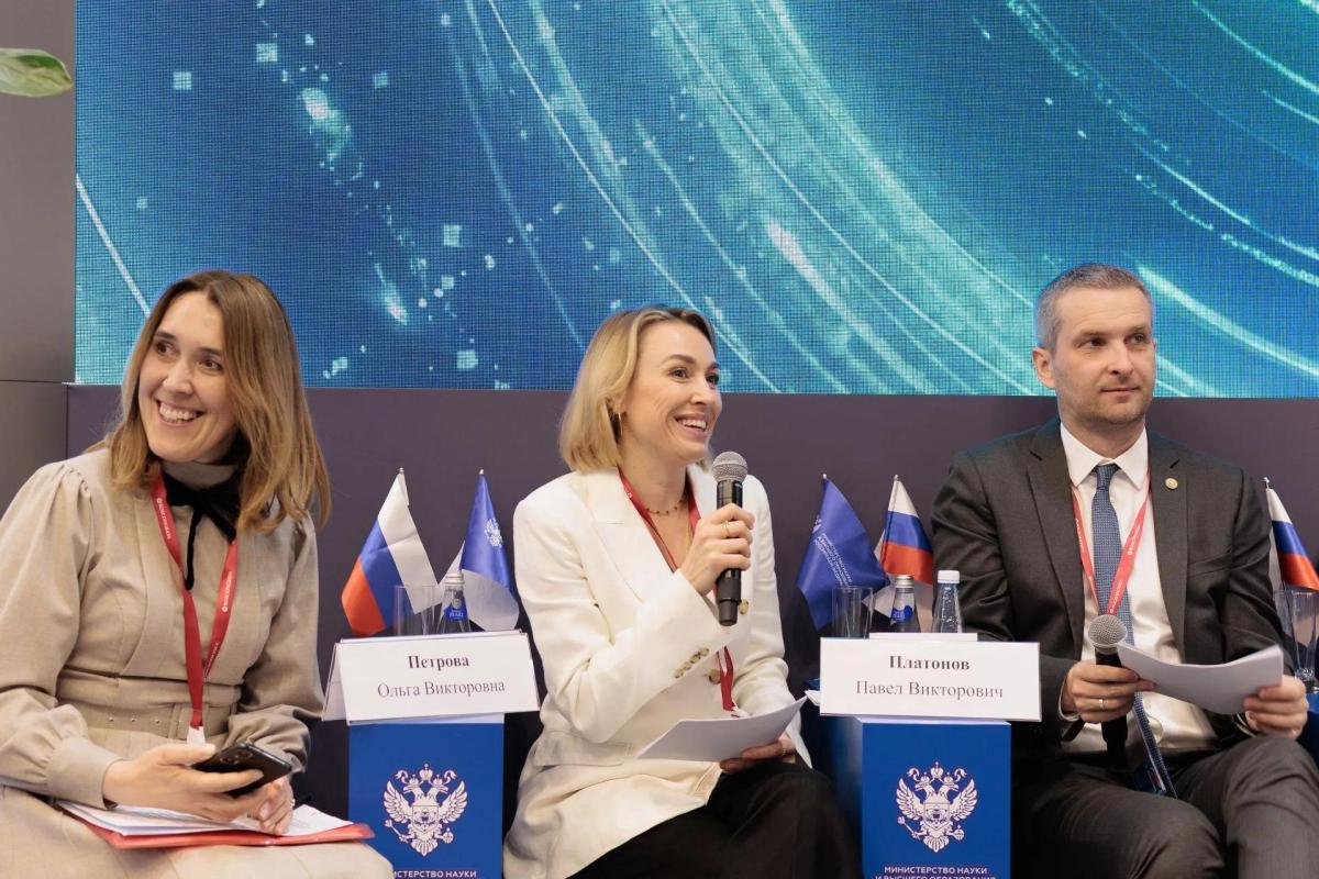 Итоги второго дня ПМЭФ-2026 на стенде Минобрнауки России Фото 6 Итоги второго дня ПМЭФ-2026 на стенде Минобрнауки России Фото 6