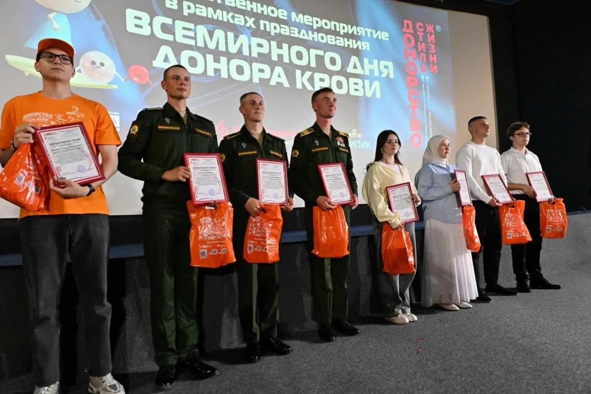 Представители Профкома студентов и ОСО отмечены наградами в преддверии Всемирного дня донора крови Фото 4 Представители Профкома студентов и ОСО отмечены наградами в преддверии Всемирного дня донора крови Фото 4