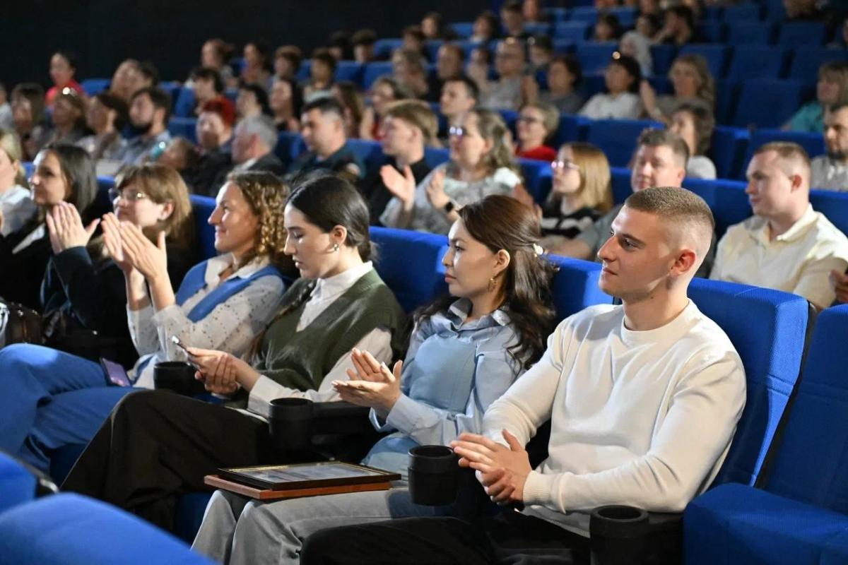 Представители Профкома студентов и ОСО отмечены наградами в преддверии Всемирного дня донора крови Фото 5 Представители Профкома студентов и ОСО отмечены наградами в преддверии Всемирного дня донора крови Фото 5