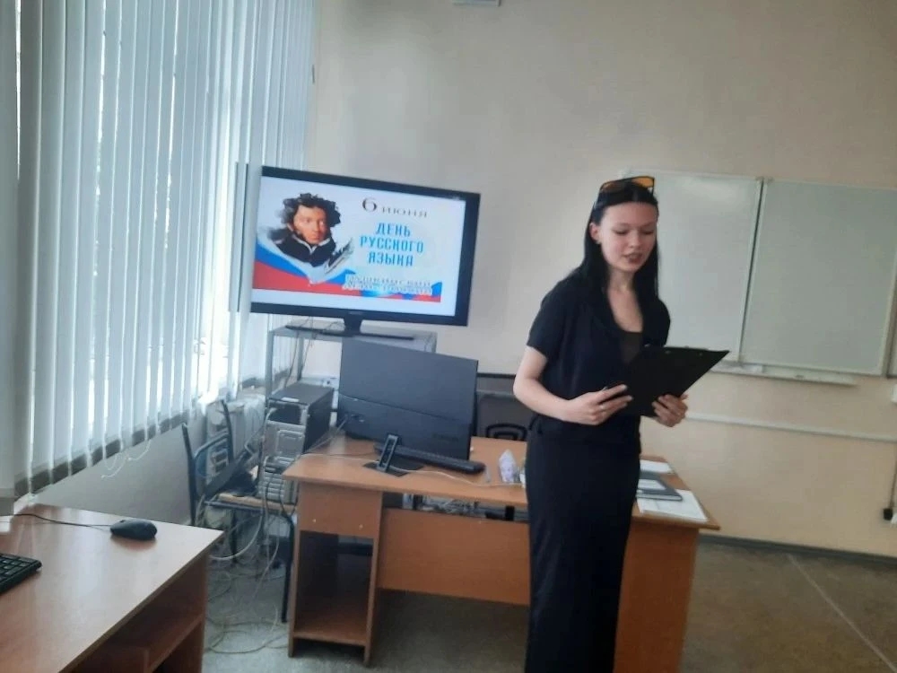 Информационный кураторский час: «Язык, который объединяет: как сленг мешает нам быть едиными»