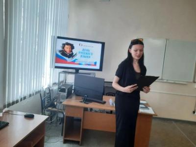 Информационный кураторский час: «Язык, который объединяет: как сленг мешает нам быть едиными»