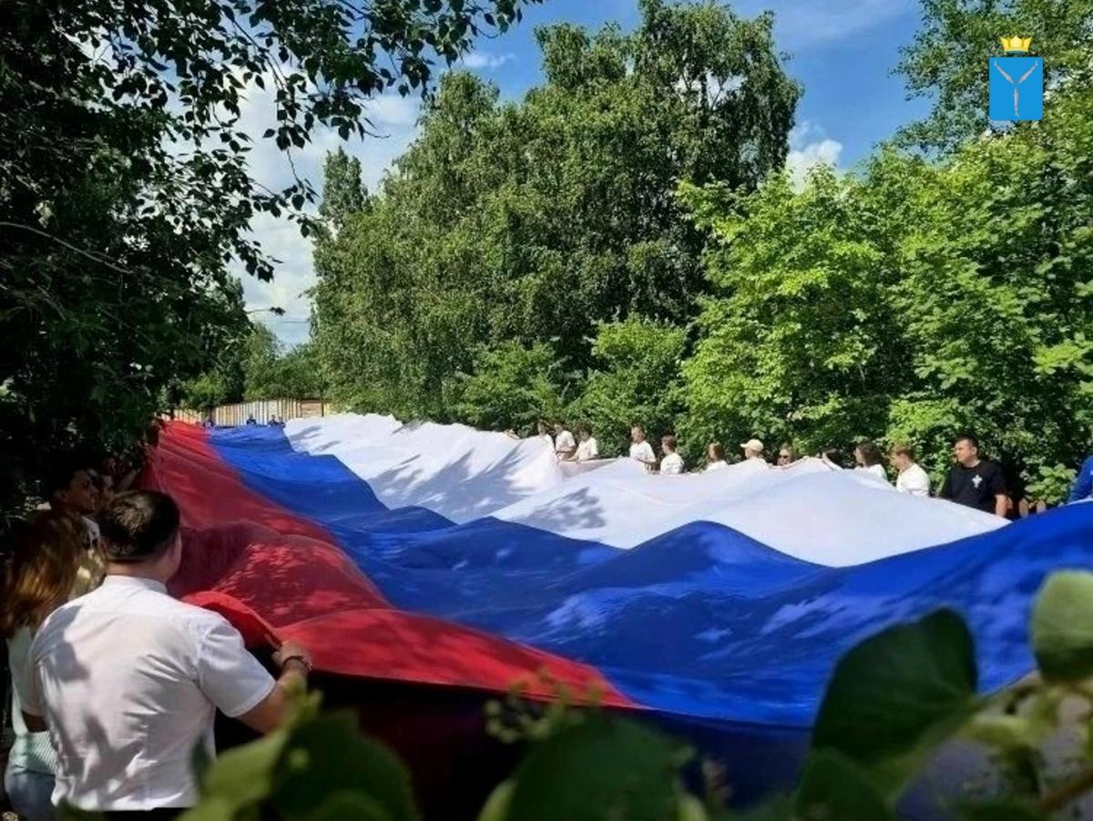 Активисты Вавиловского университета – участники патриотической акции ко Дню России Фото 1