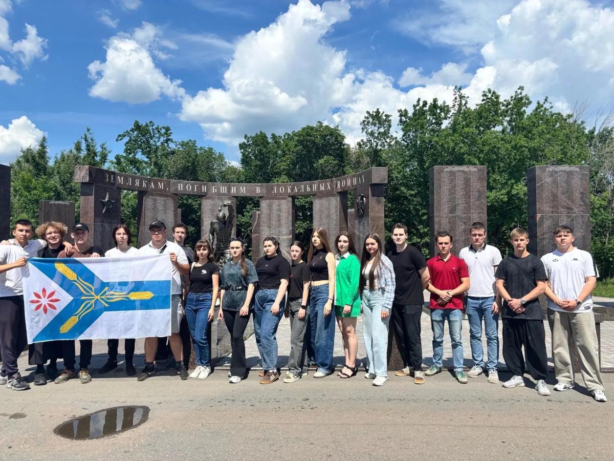 Активисты Вавиловского университета – участники патриотической акции ко Дню России