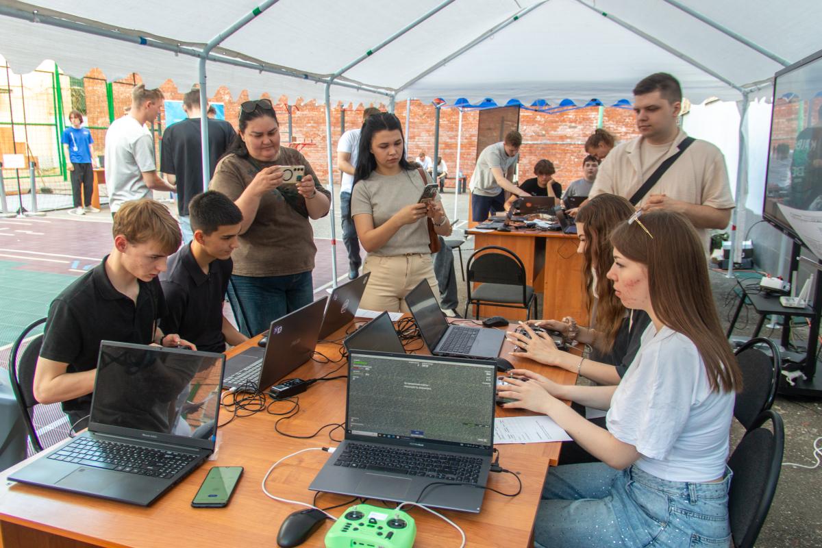 В День России в Вавиловском университете открылся Региональный центр беспилотных систем Фото 4 В День России в Вавиловском университете открылся Региональный центр беспилотных систем Фото 4