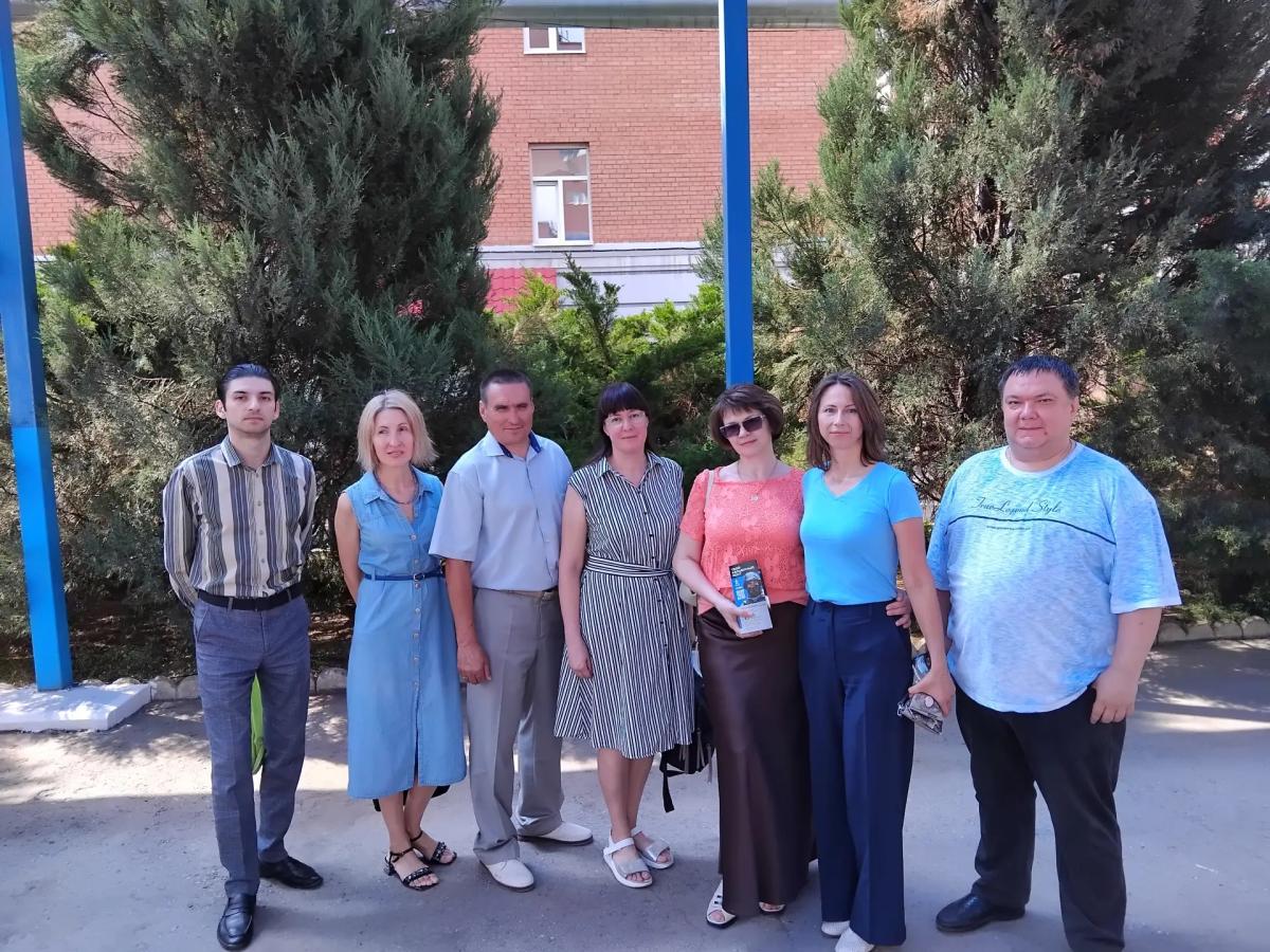Преподаватели кафедры «Бухгалтерский учёт и статистика» на праздновании Дня России Фото 1