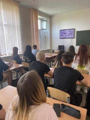 Кураторский  час "Безопасное поведение в интернете"