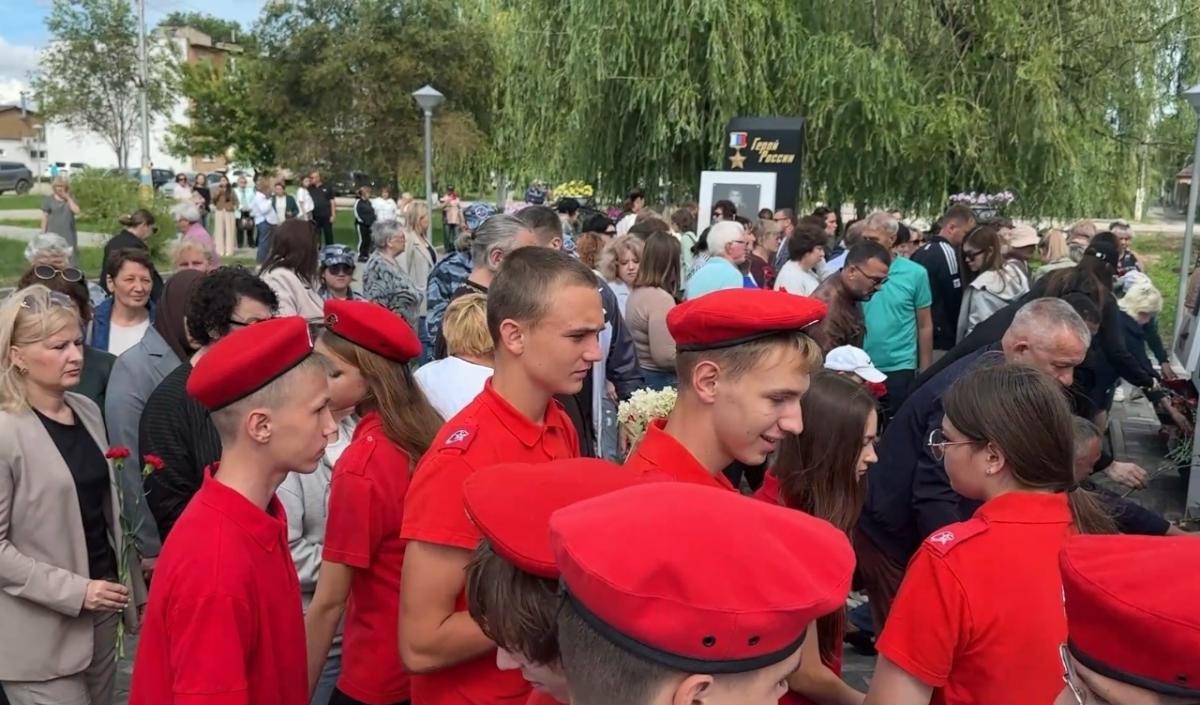 Митинг у мемориала «Героям Краснокутцам» Фото 1 Митинг у мемориала «Героям Краснокутцам» Фото 1