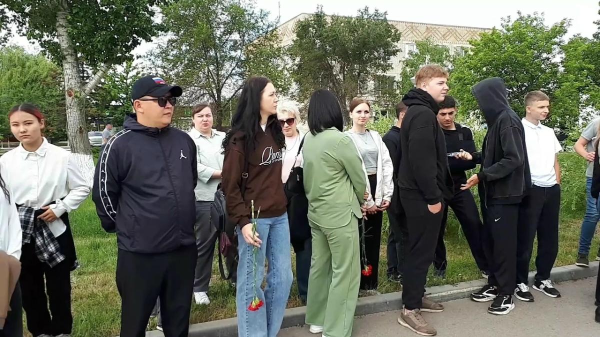 Митинг у мемориала «Героям Краснокутцам» Фото 3 Митинг у мемориала «Героям Краснокутцам» Фото 3