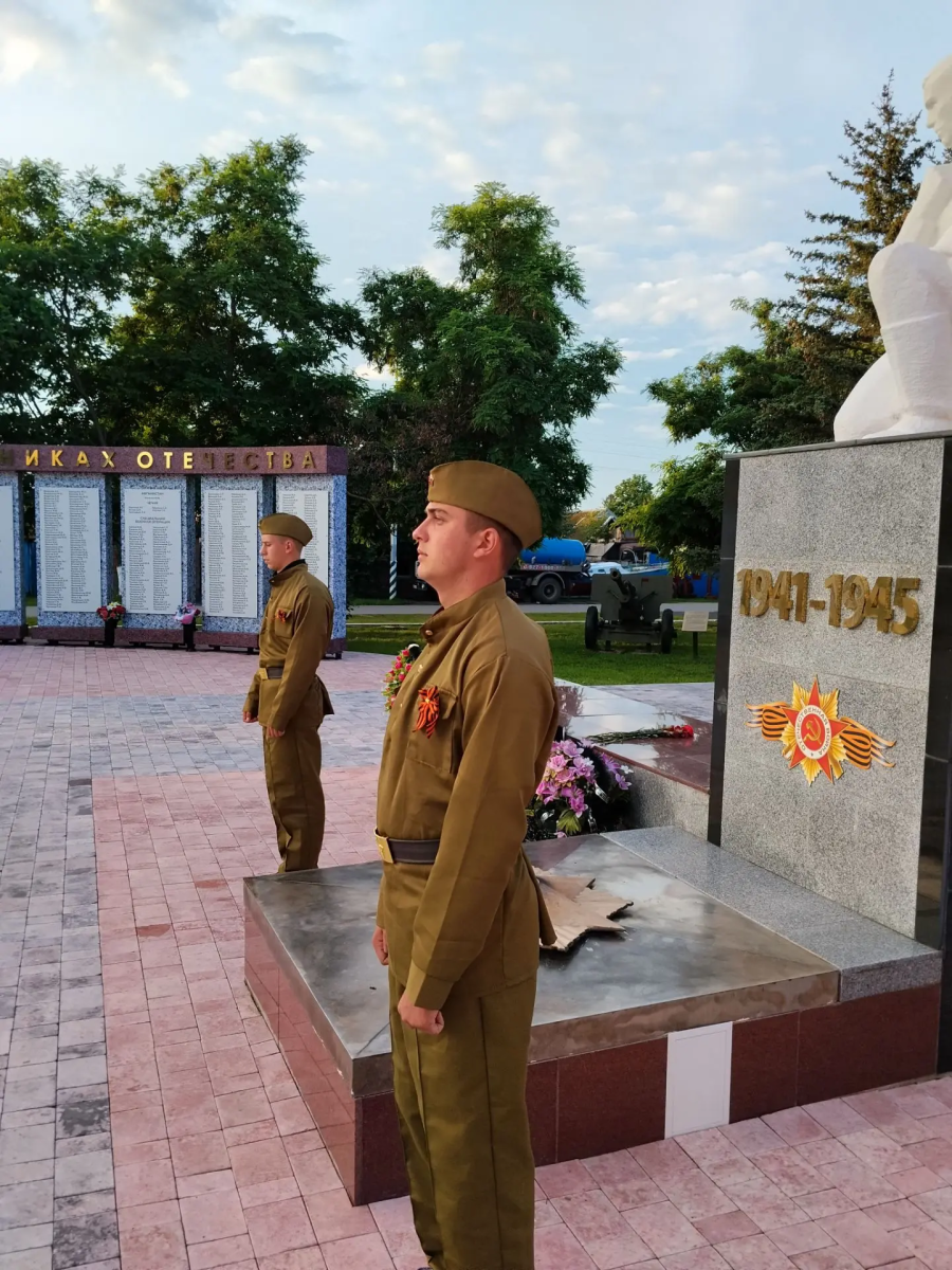 Студенты Марксовского филиала Вавиловского университета приняли участие в традиционной «Вахте памяти» Фото 2