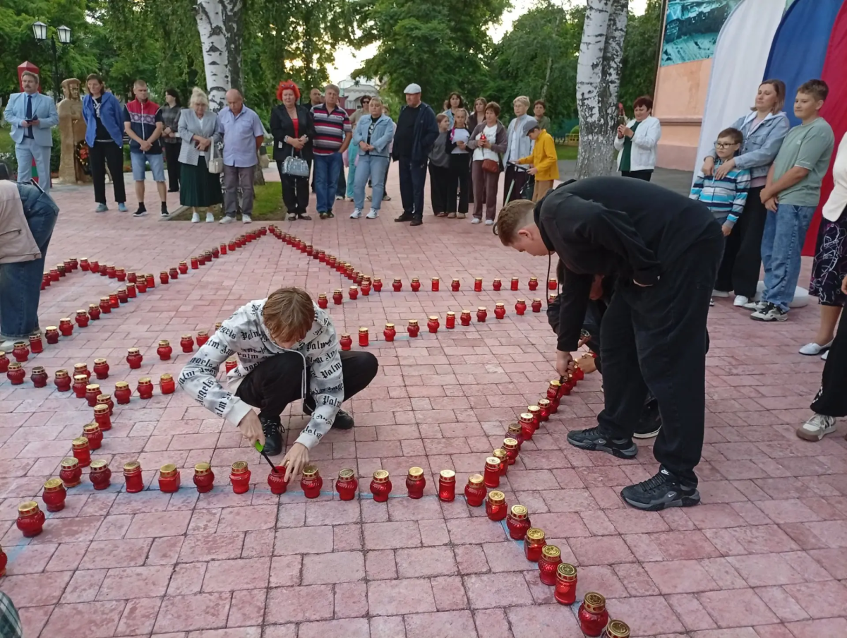 Студенты Марксовского филиала Вавиловского университета приняли участие в традиционной «Вахте памяти» Фото 6