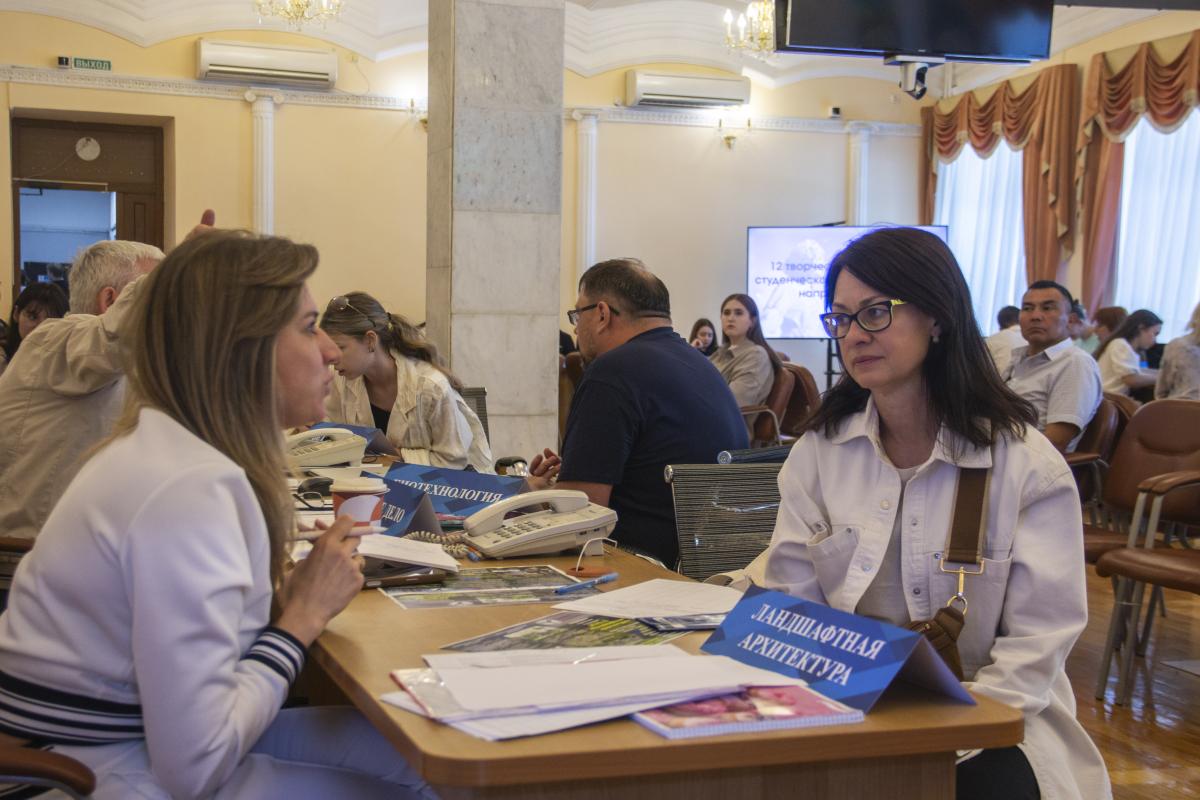 Более двух тысяч будущих студентов выбрали Вавиловский университет в первые дни приёма Фото 1 Более двух тысяч будущих студентов выбрали Вавиловский университет в первые дни приёма Фото 1