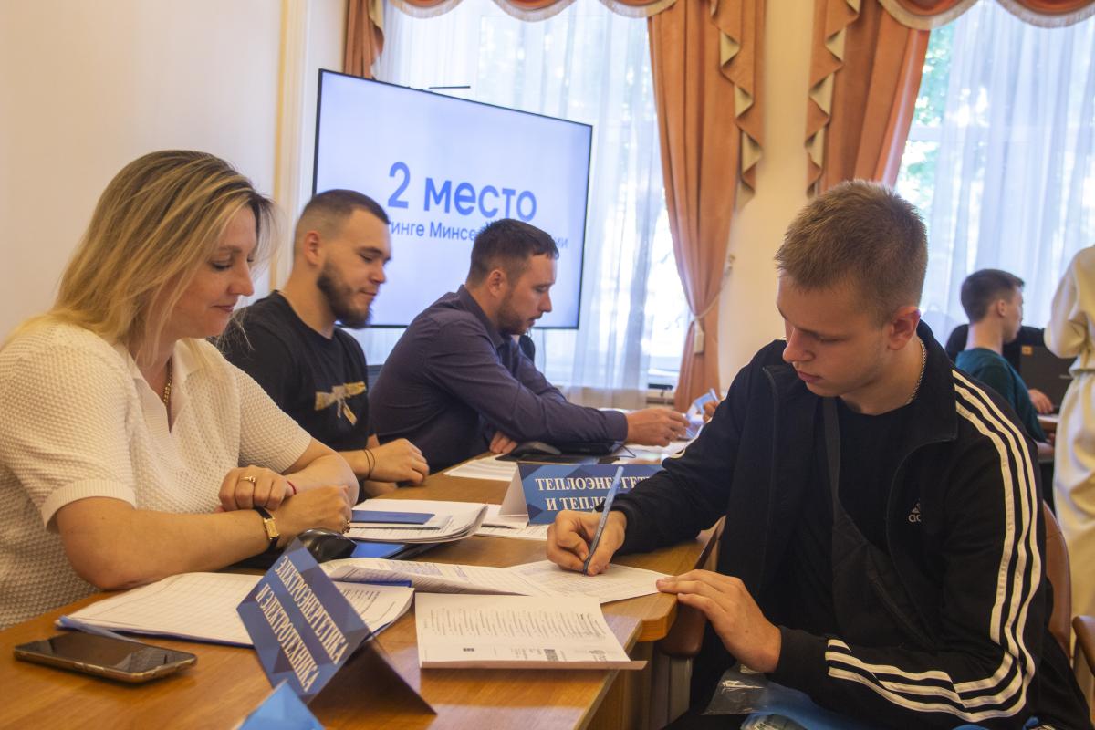 Более двух тысяч будущих студентов выбрали Вавиловский университет в первые дни приёма Фото 7 Более двух тысяч будущих студентов выбрали Вавиловский университет в первые дни приёма Фото 7
