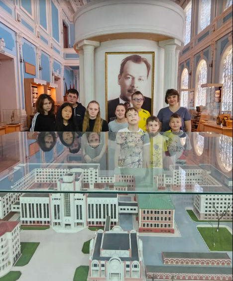 Воспитанники центра «Возвращение» познакомились с историей Вавиловского университета Фото 1 Воспитанники центра «Возвращение» познакомились с историей Вавиловского университета Фото 1
