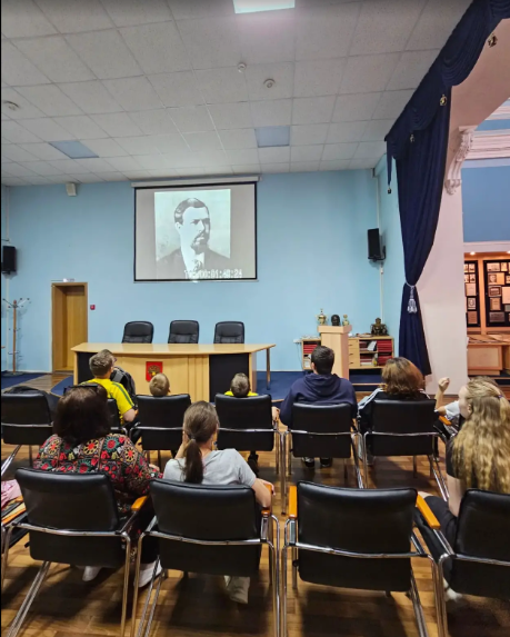 Воспитанники центра «Возвращение» познакомились с историей Вавиловского университета Фото 6 Воспитанники центра «Возвращение» познакомились с историей Вавиловского университета Фото 6