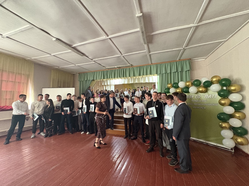Вавиловский университет поддержал выпускников Петровского аграрно-технологического техникума на торжественном вручении дипломов Фото 5 Вавиловский университет поддержал выпускников Петровского аграрно-технологического техникума на торжественном вручении дипломов Фото 5
