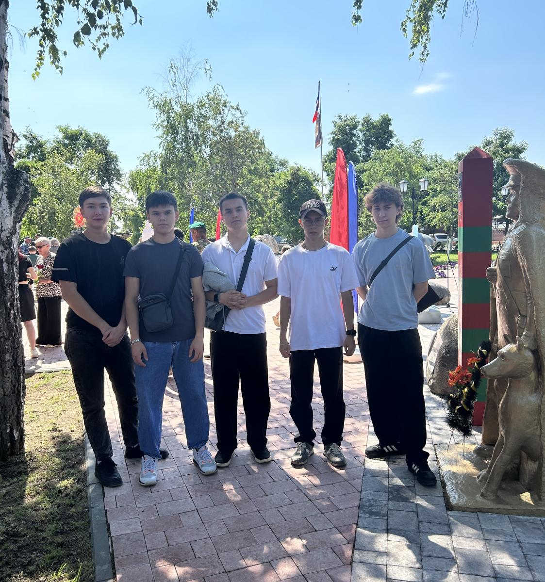 Студенты техникума почтили память героев: участие в мероприятии ко Дню ветеранов боевых действий. Фото 1 Студенты техникума почтили память героев: участие в мероприятии ко Дню ветеранов боевых действий. Фото 1
