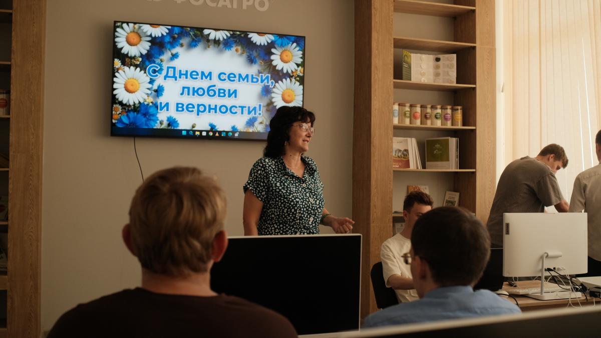 Студенты института агробизнеса на музыкально-литературном вечере «Загляните в семейный альбом» Фото 3 Студенты института агробизнеса на музыкально-литературном вечере «Загляните в семейный альбом» Фото 3