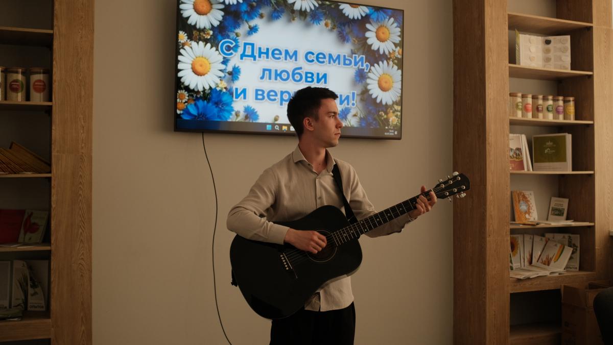 Студенты института агробизнеса на музыкально-литературном вечере «Загляните в семейный альбом» Фото 5 Студенты института агробизнеса на музыкально-литературном вечере «Загляните в семейный альбом» Фото 5
