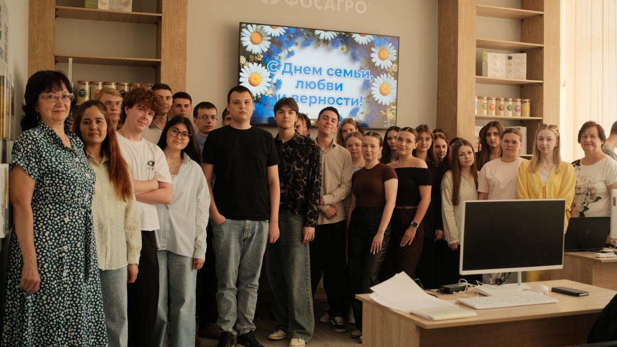 Студенты института агробизнеса на музыкально-литературном вечере «Загляните в семейный альбом» Фото 7 Студенты института агробизнеса на музыкально-литературном вечере «Загляните в семейный альбом» Фото 7