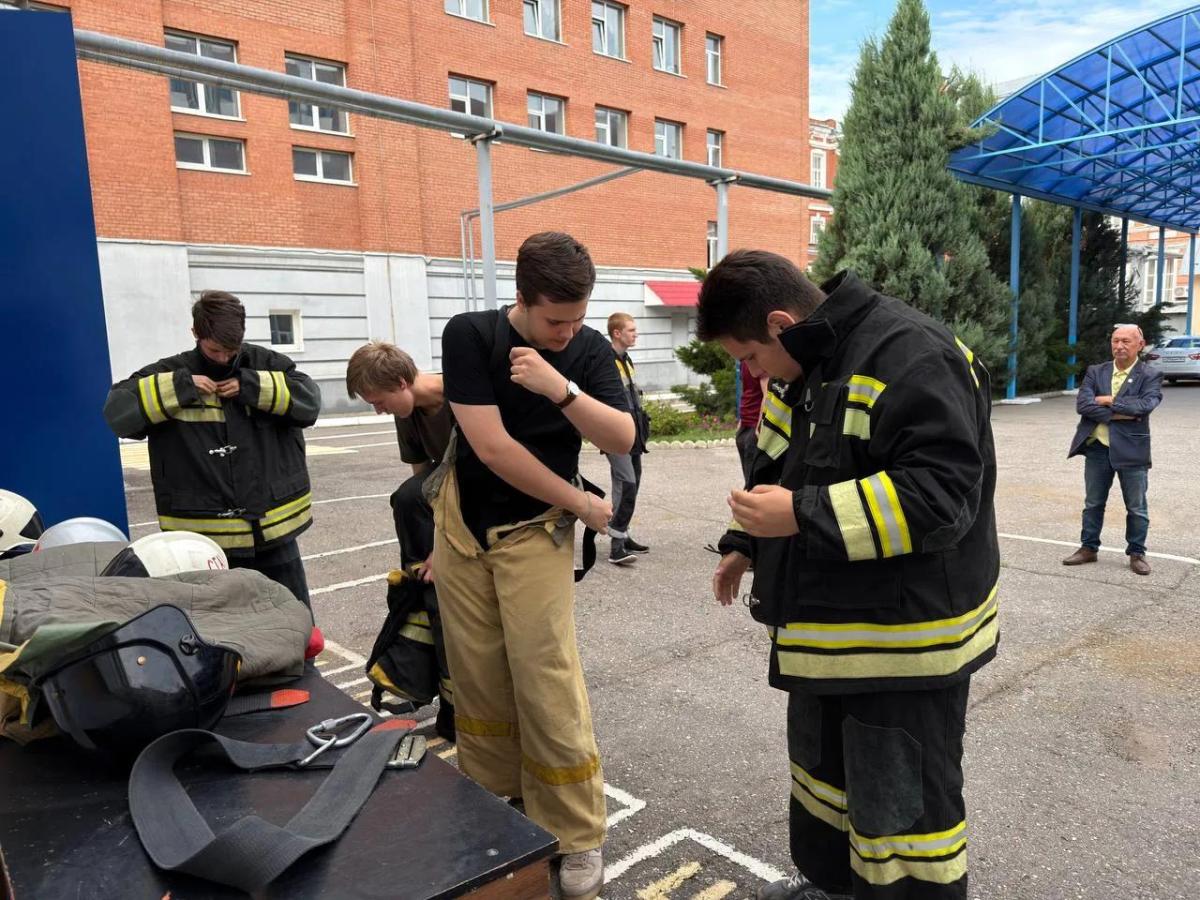 Учебная практика в Учебной пожарно-спасательной части ФГБОУ ВО Вавиловский университет Фото 1 Учебная практика в Учебной пожарно-спасательной части ФГБОУ ВО Вавиловский университет Фото 1