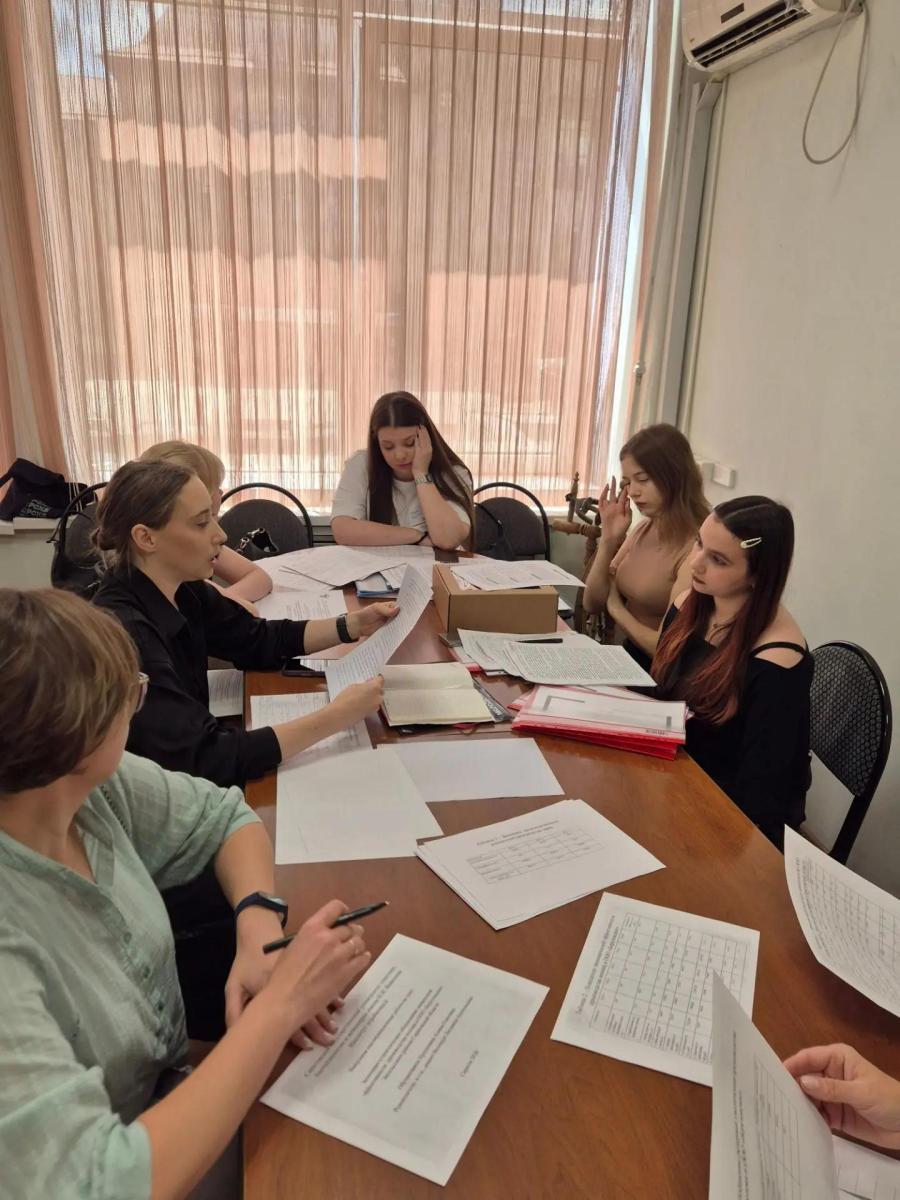 На кафедре бухгалтерского учёта и статистики прошла предзащита выпускных квалификационных работ Фото 2 На кафедре бухгалтерского учёта и статистики прошла предзащита выпускных квалификационных работ Фото 2