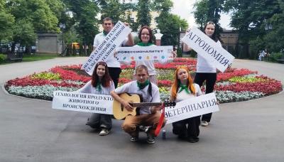 Амбассадоры Профессионалитета встречают абитуриентов