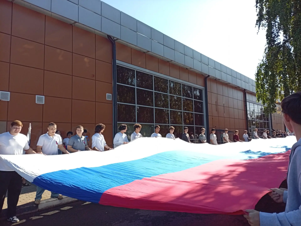 Студенты Марксовского сельскохозяйственного техникума приняли участие в праздновании Дня Государственного флага Российской Федерации Фото 1 Студенты Марксовского сельскохозяйственного техникума приняли участие в праздновании Дня Государственного флага Российской Федерации Фото 1