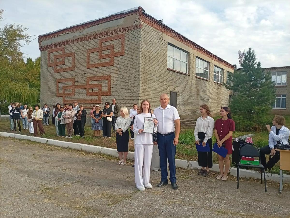 Новый учебный год в Марксовском филиале: торжественная линейка объединила педагогов и студентов Фото 3 Новый учебный год в Марксовском филиале: торжественная линейка объединила педагогов и студентов Фото 3