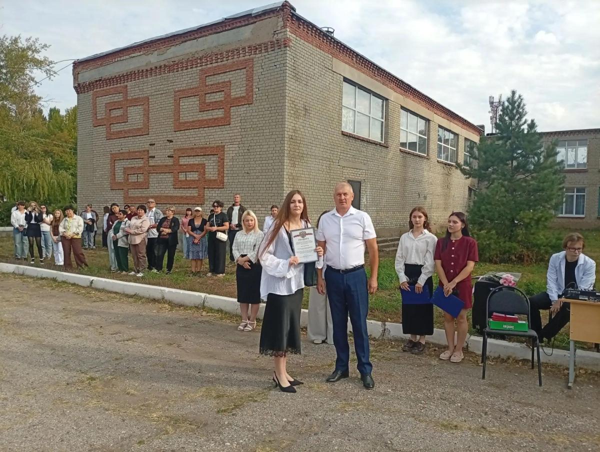 Новый учебный год в Марксовском филиале: торжественная линейка объединила педагогов и студентов Фото 4 Новый учебный год в Марксовском филиале: торжественная линейка объединила педагогов и студентов Фото 4