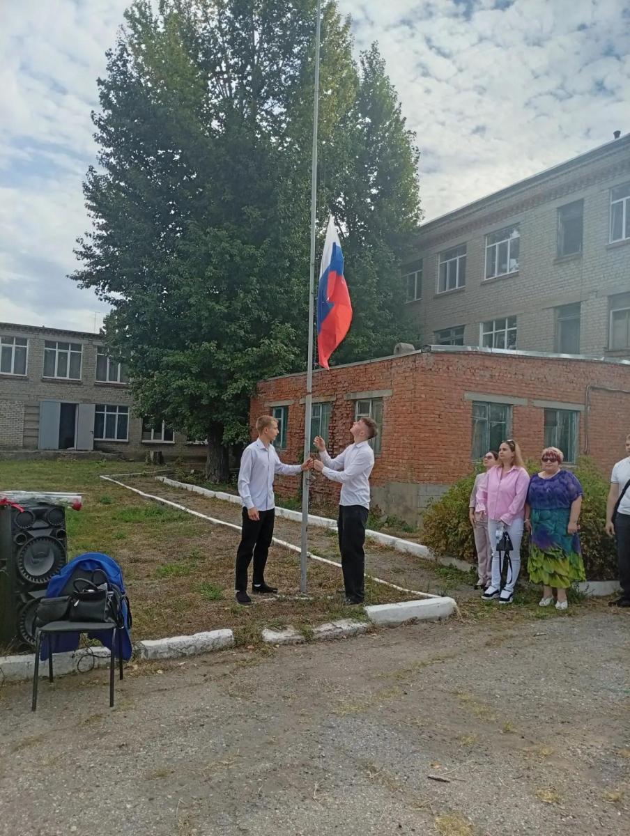 Новый учебный год в Марксовском филиале: торжественная линейка объединила педагогов и студентов Фото 6 Новый учебный год в Марксовском филиале: торжественная линейка объединила педагогов и студентов Фото 6