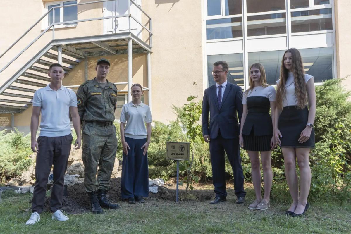 Студенты института агробизнеса в «День знаний» приняли участие в торжественной линейке Фото 2 Студенты института агробизнеса в «День знаний» приняли участие в торжественной линейке Фото 2