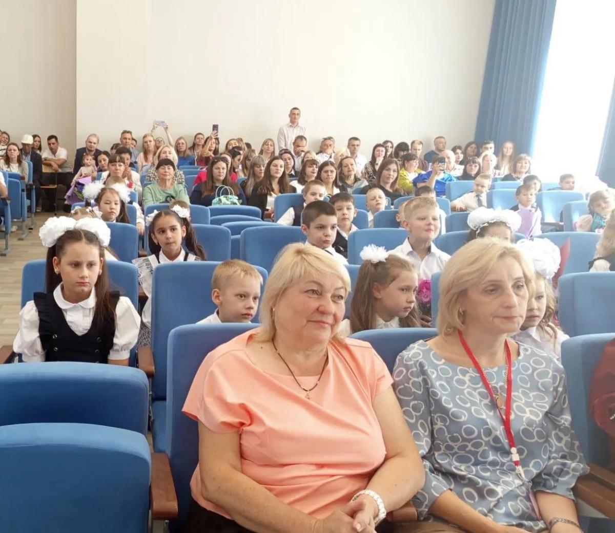 Сотрудники Вавиловского университета поздравили школьников с Днем знаний Фото 4 Сотрудники Вавиловского университета поздравили школьников с Днем знаний Фото 4