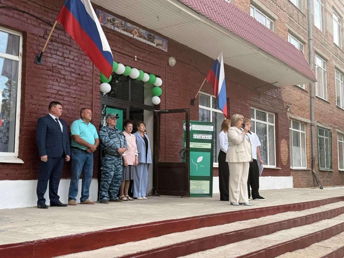 День знаний в техникуме: торжественная линейка открыла новый учебный год Фото 1 День знаний в техникуме: торжественная линейка открыла новый учебный год Фото 1