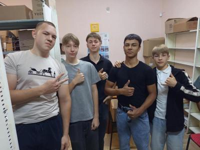 Студенты-волонтёры Краснокутского зооветеринарного техникума помогли РМУК КМЦБ с переездом книжного фонда.