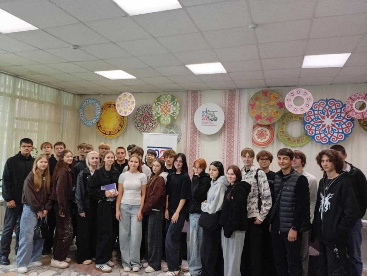 Связь поколений: студенты Марксовского филиала погрузились в народную культуру на мастер-классе «Диалог с традицией» Фото 1