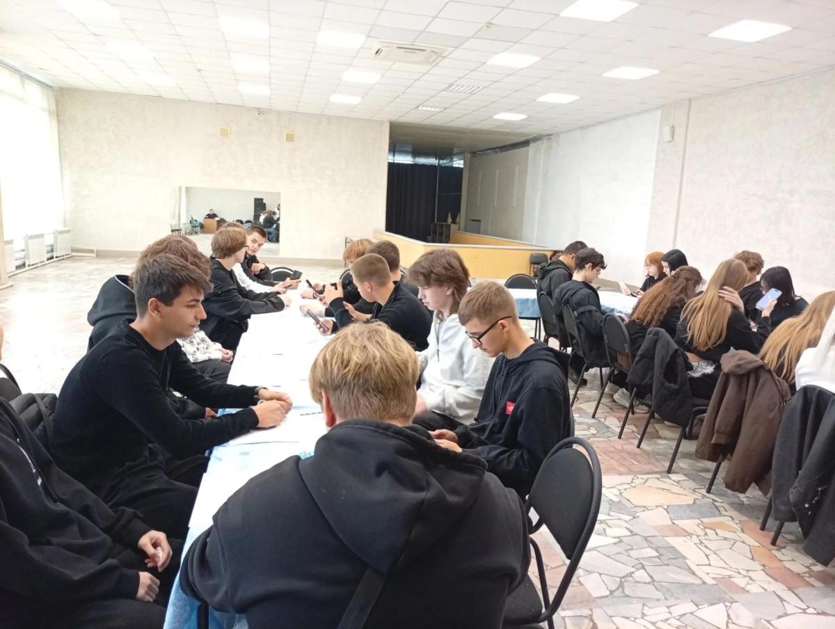 Связь поколений: студенты Марксовского филиала погрузились в народную культуру на мастер-классе «Диалог с традицией» Фото 4