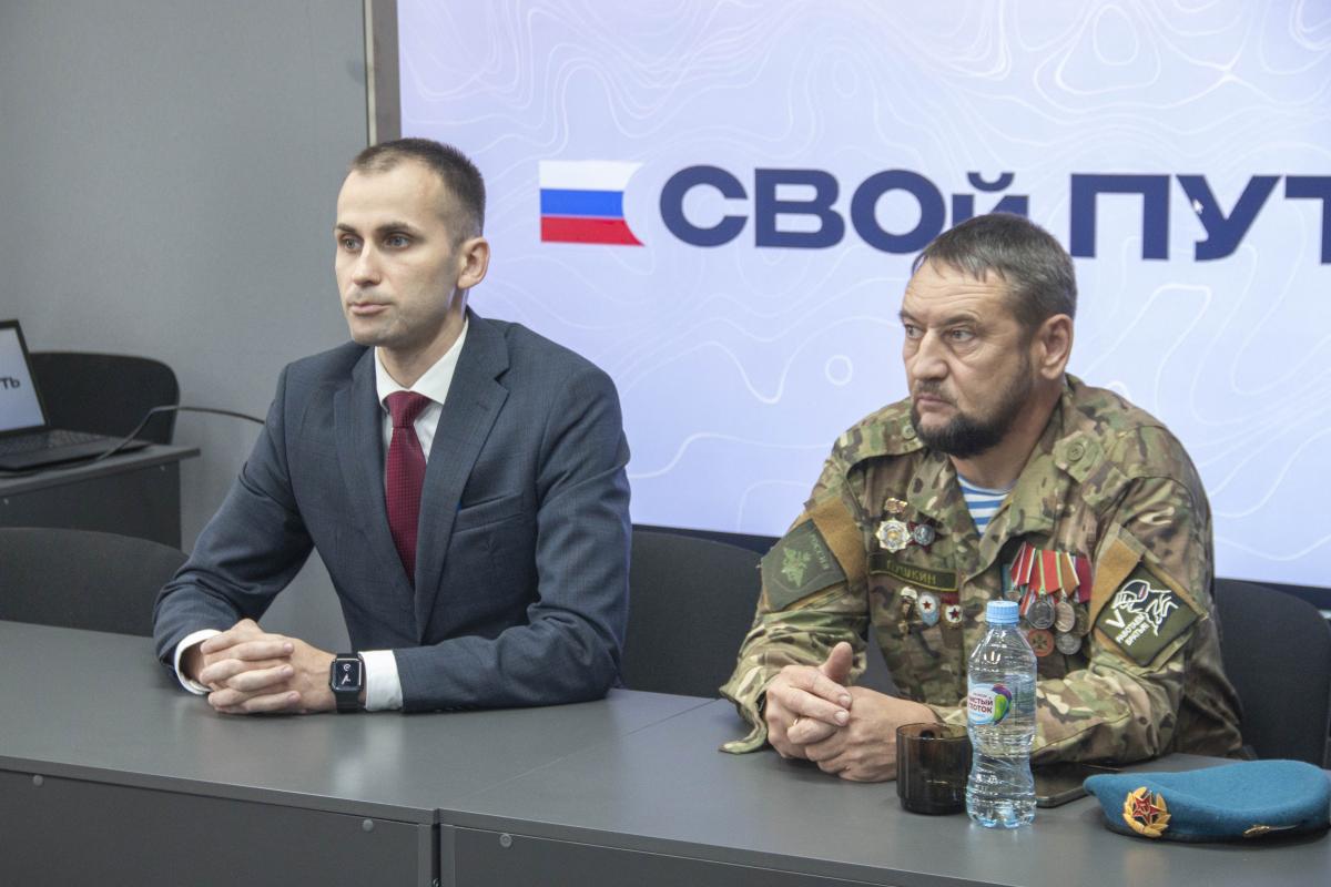 «СВОй путь»: В Вавиловском университете студенты встретились с героем спецоперации Фото 6 «СВОй путь»: В Вавиловском университете студенты встретились с героем спецоперации Фото 6