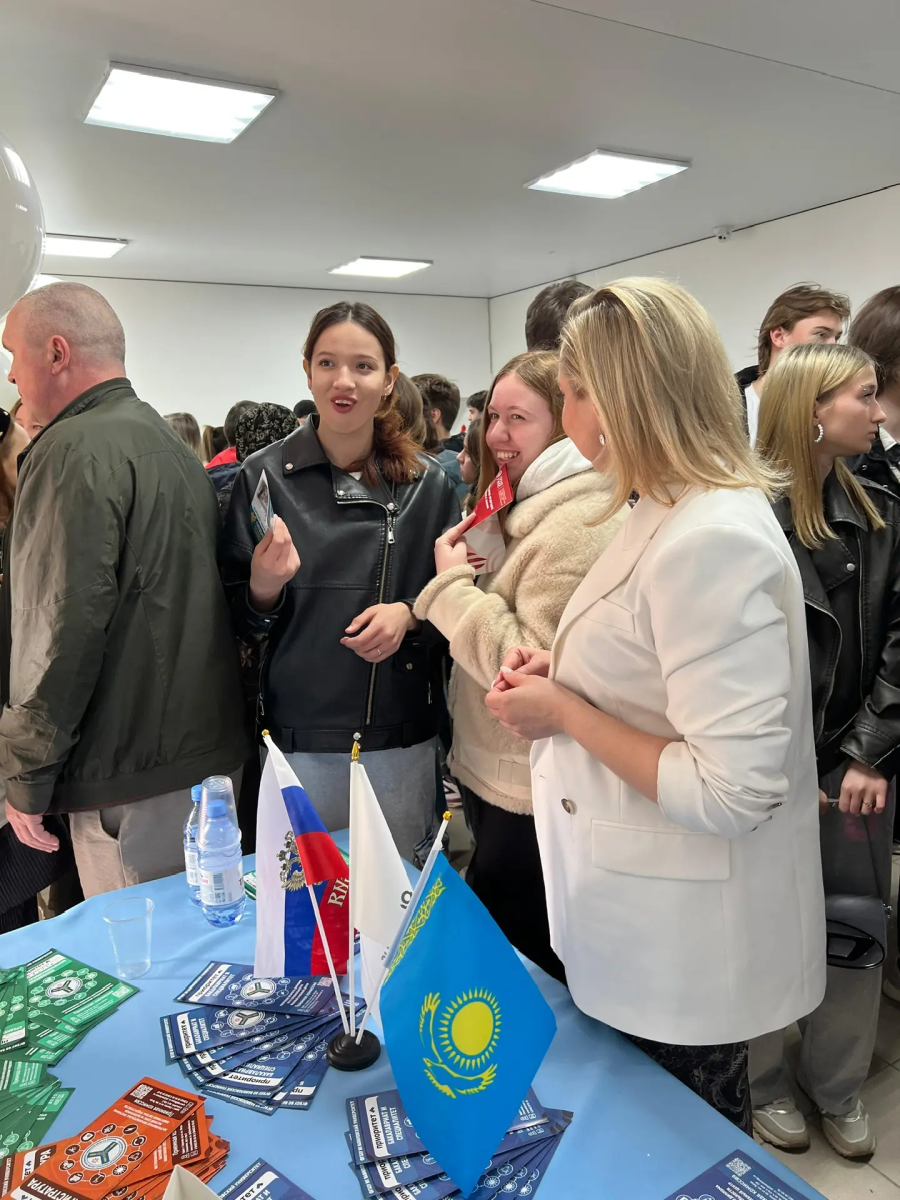 More than 1,500 schoolchildren from Kazakhstan visited the university's stand at the Education and Science exhibition Фото 1 More than 1,500 schoolchildren from Kazakhstan visited the university's stand at the Education and Science exhibition Фото 1