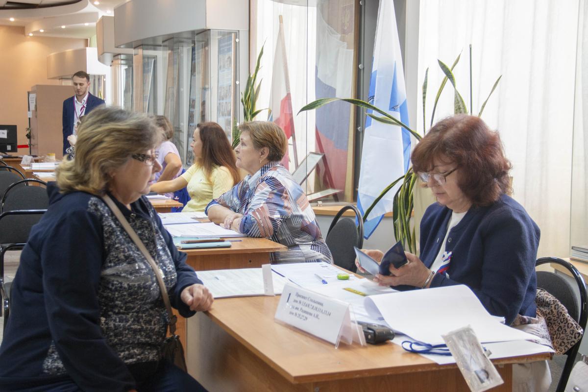 Руководство, преподаватели и сотрудники приняли участие в выборах депутатов Госдумы IX созыва Фото 2 Руководство, преподаватели и сотрудники приняли участие в выборах депутатов Госдумы IX созыва Фото 2