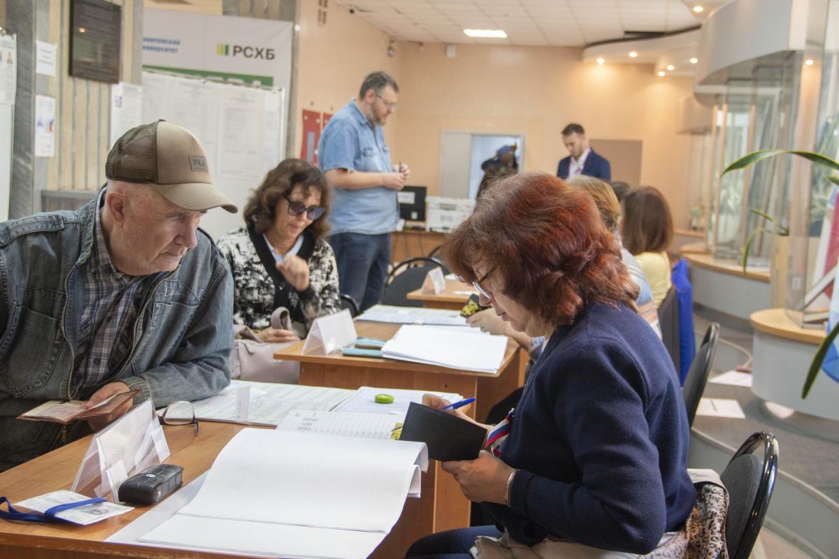 Руководство, преподаватели и сотрудники приняли участие в выборах депутатов Госдумы IX созыва Фото 5 Руководство, преподаватели и сотрудники приняли участие в выборах депутатов Госдумы IX созыва Фото 5