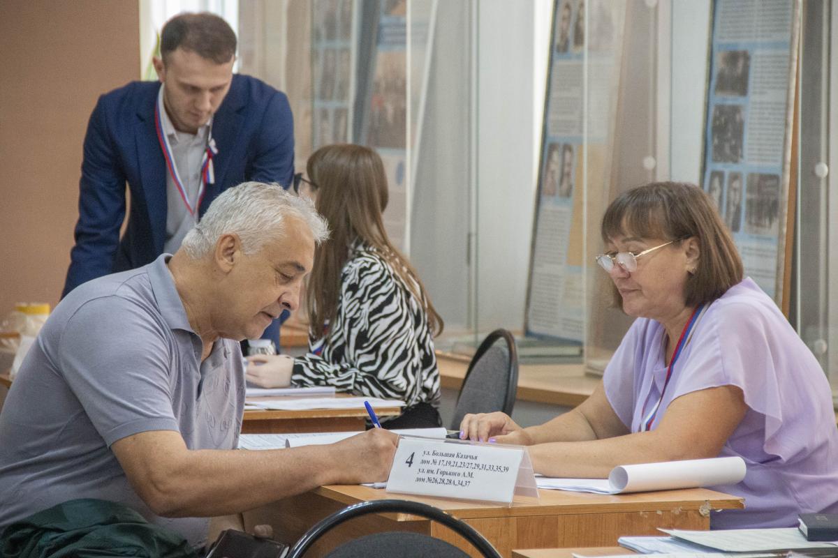 Руководство, преподаватели и сотрудники приняли участие в выборах депутатов Госдумы IX созыва Фото 7 Руководство, преподаватели и сотрудники приняли участие в выборах депутатов Госдумы IX созыва Фото 7
