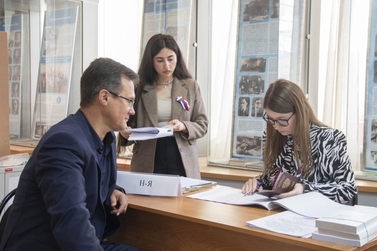 Руководство, преподаватели и сотрудники приняли участие в выборах депутатов Госдумы IX созыва Фото 10 Руководство, преподаватели и сотрудники приняли участие в выборах депутатов Госдумы IX созыва Фото 10