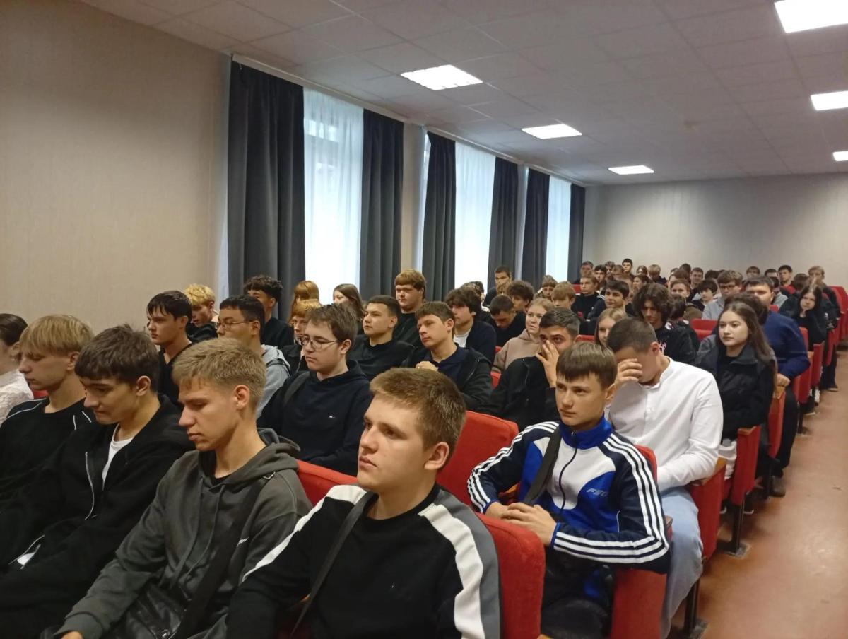 Безопасность на дорогах: в Марксовском филиале Вавиловского университета прошел Единый день профилактики Фото 1 Безопасность на дорогах: в Марксовском филиале Вавиловского университета прошел Единый день профилактики Фото 1