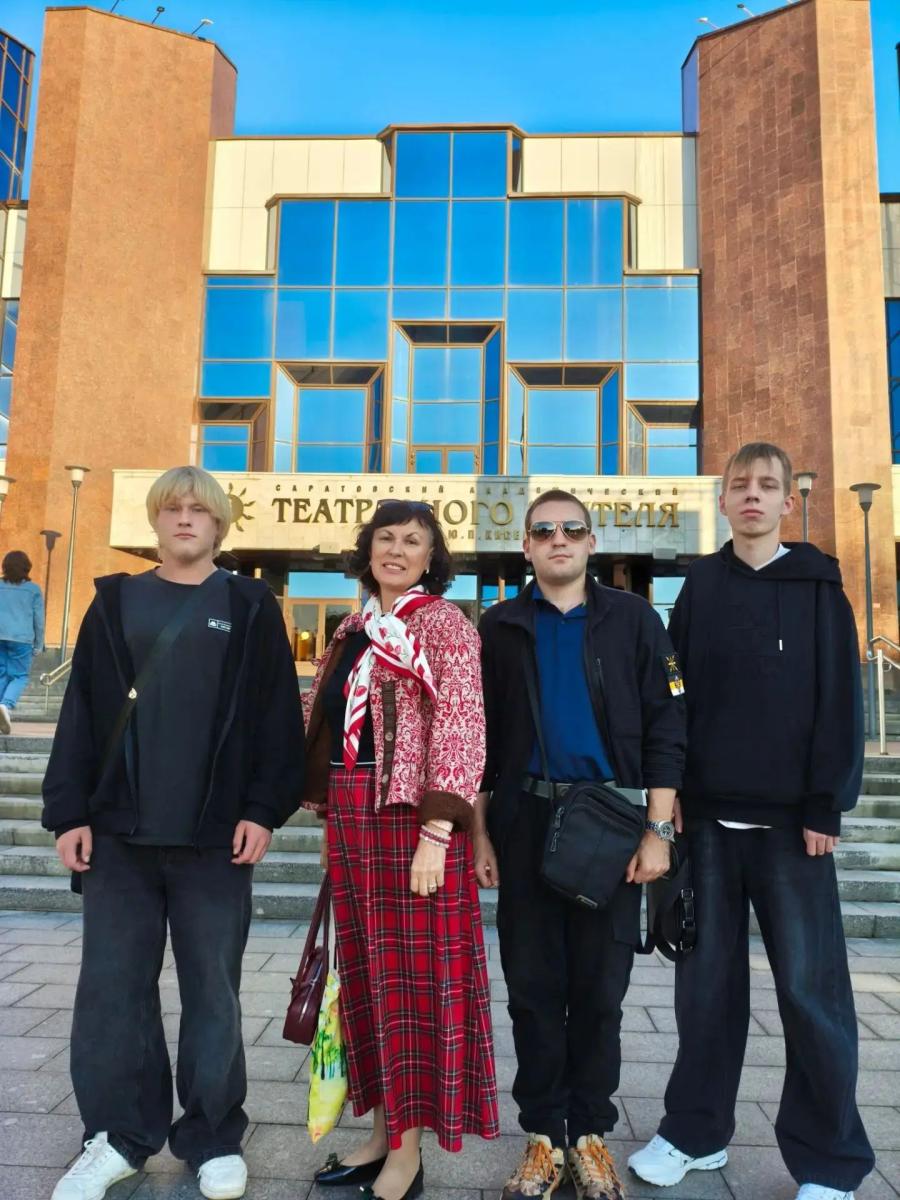 Посещение Саратовского ТЮЗа «Парень нашего города» Фото 4 Посещение Саратовского ТЮЗа «Парень нашего города» Фото 4