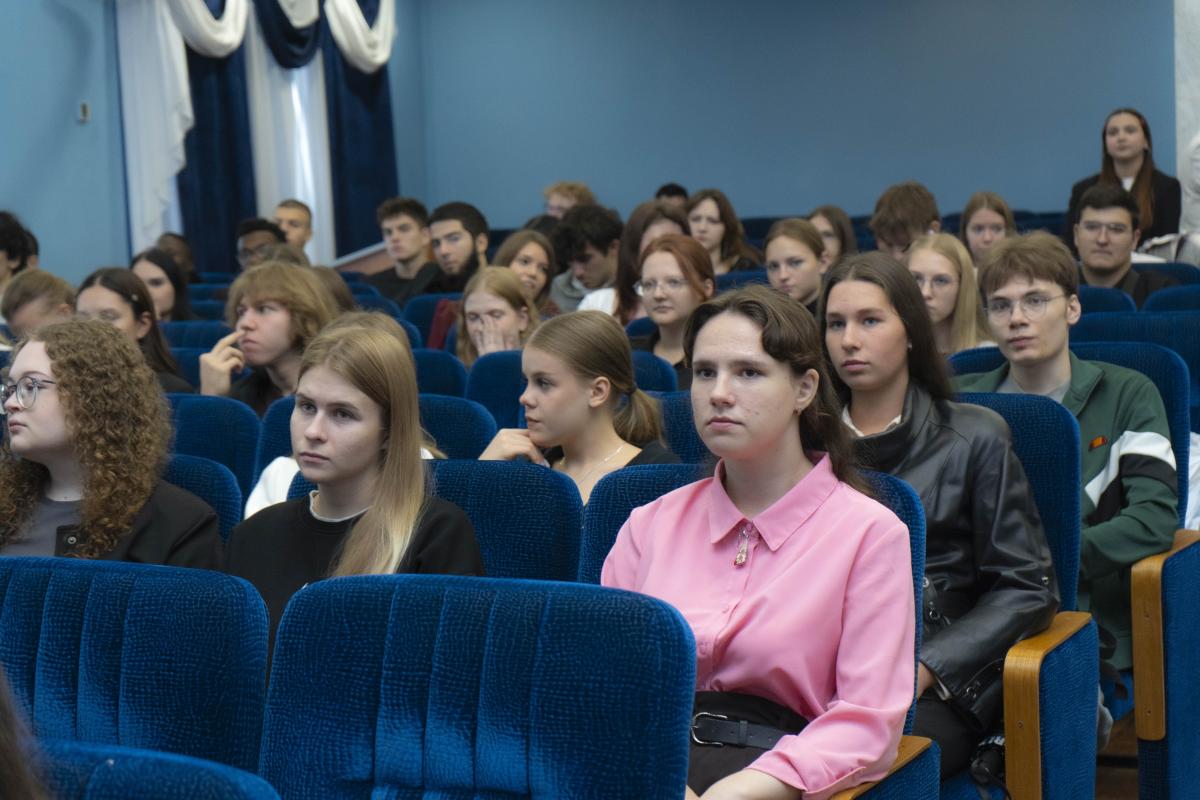 Первокурсники пяти институтов познакомились с внеучебной жизнью университета Фото 7